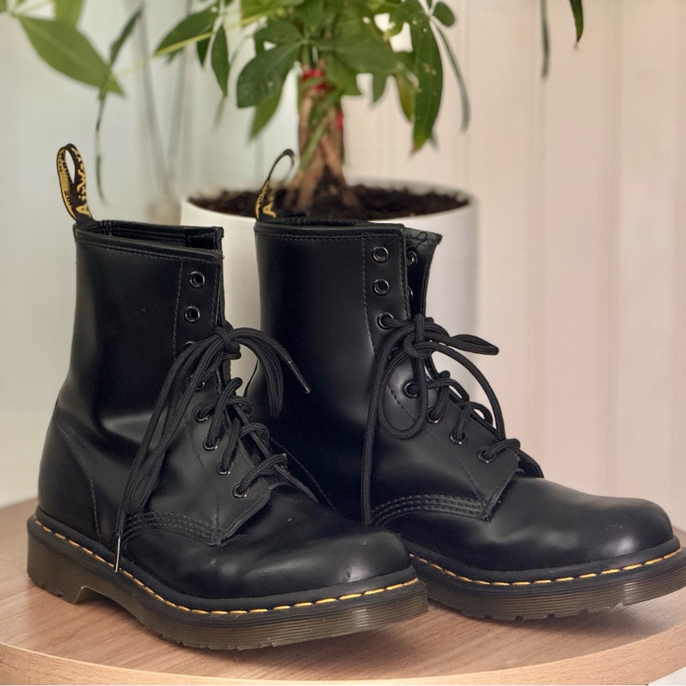Dr. Martens - 1460 SLIP RESISTANT LEATHER LACE UP BOOTS